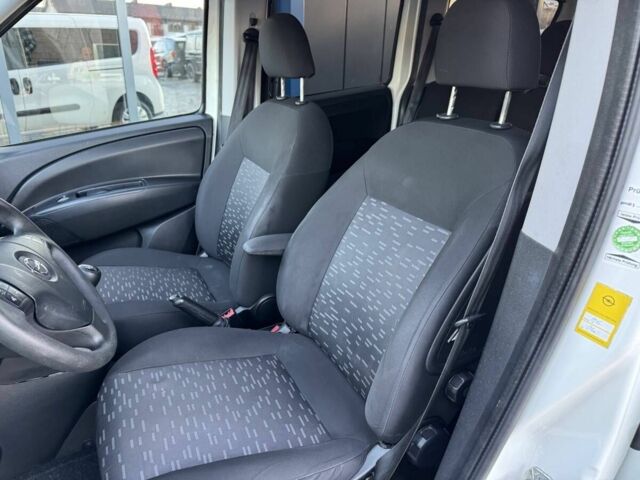 Білий Опель Комбо вант.-пас., об'ємом двигуна 1.6 л та пробігом 196 тис. км за 13999 $, фото 18 на Automoto.ua