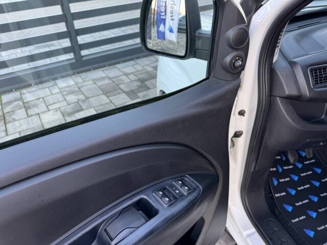 Білий Опель Комбо вант.-пас., об'ємом двигуна 1.6 л та пробігом 196 тис. км за 13999 $, фото 14 на Automoto.ua