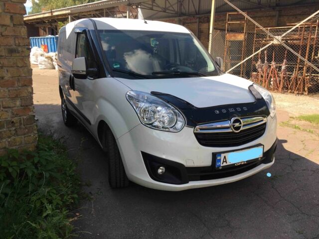 Белый Опель Комбо груз.-пасс., объемом двигателя 1.3 л и пробегом 260 тыс. км за 8143 $, фото 2 на Automoto.ua