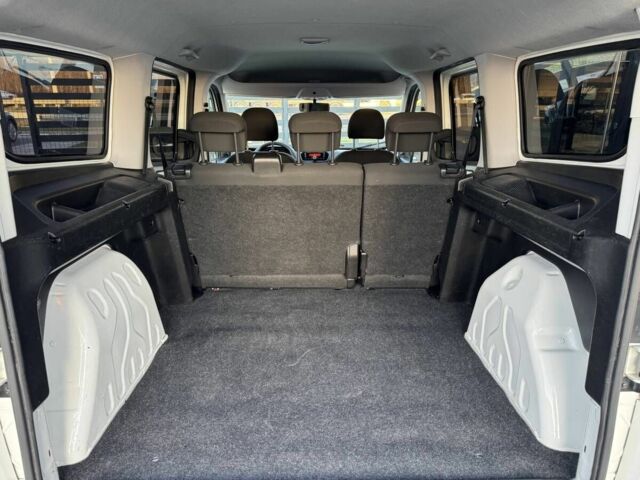 Білий Опель Комбо вант.-пас., об'ємом двигуна 1.6 л та пробігом 196 тис. км за 13999 $, фото 4 на Automoto.ua