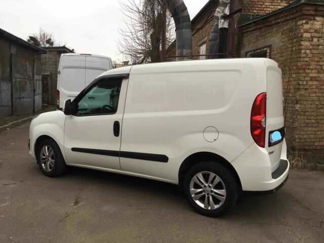 Белый Опель Комбо груз.-пасс., объемом двигателя 1.3 л и пробегом 260 тыс. км за 8143 $, фото 1 на Automoto.ua