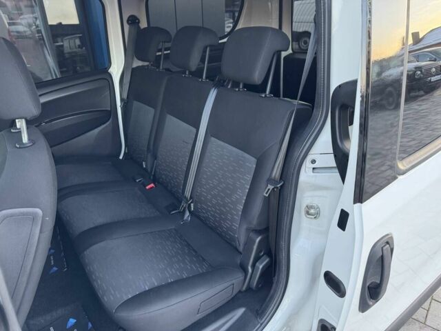 Білий Опель Комбо вант.-пас., об'ємом двигуна 1.6 л та пробігом 196 тис. км за 13999 $, фото 22 на Automoto.ua