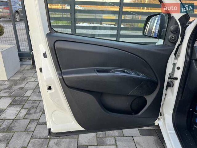 Белый Опель Комбо груз.-пасс., объемом двигателя 1.6 л и пробегом 196 тыс. км за 13999 $, фото 13 на Automoto.ua