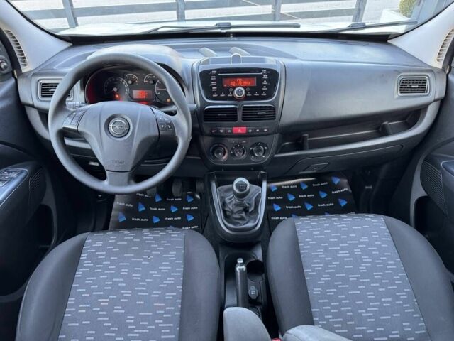 Білий Опель Комбо вант.-пас., об'ємом двигуна 1.6 л та пробігом 196 тис. км за 13999 $, фото 3 на Automoto.ua