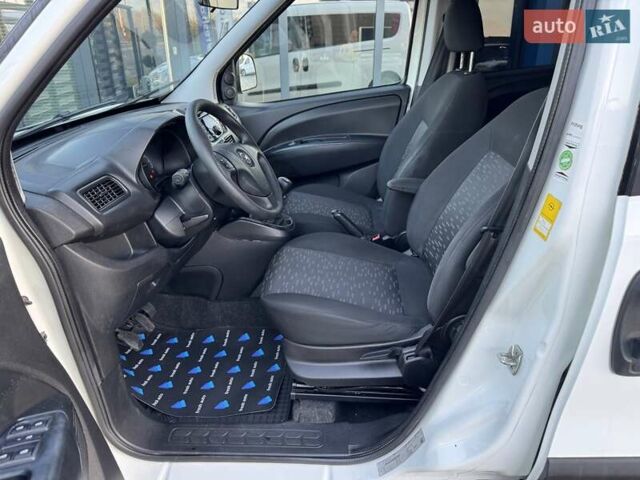 Белый Опель Комбо груз.-пасс., объемом двигателя 1.6 л и пробегом 196 тыс. км за 13999 $, фото 19 на Automoto.ua