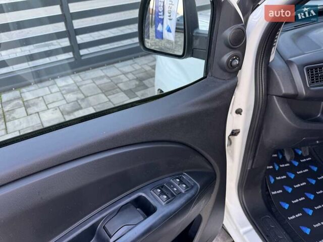 Белый Опель Комбо груз.-пасс., объемом двигателя 1.6 л и пробегом 196 тыс. км за 13999 $, фото 14 на Automoto.ua