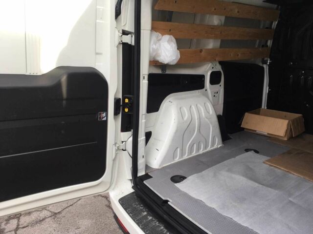 Белый Опель Комбо груз.-пасс., объемом двигателя 1.3 л и пробегом 260 тыс. км за 8143 $, фото 7 на Automoto.ua