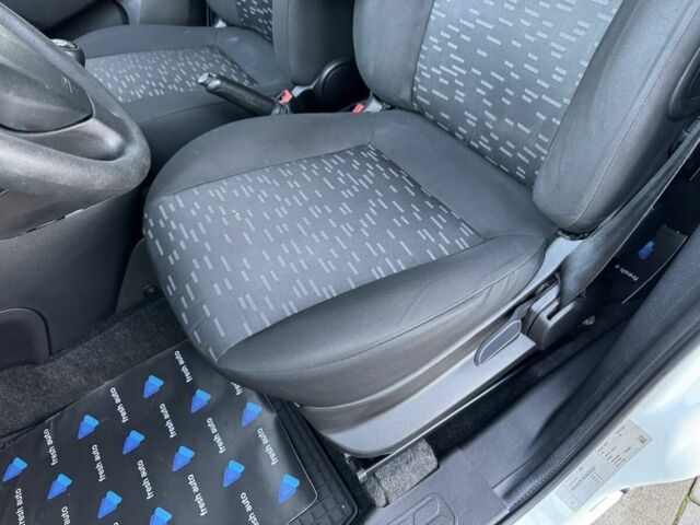 Білий Опель Комбо вант.-пас., об'ємом двигуна 1.6 л та пробігом 196 тис. км за 13999 $, фото 17 на Automoto.ua