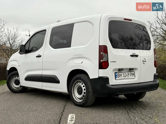 Белый Опель Комбо груз.-пасс., объемом двигателя 1.56 л и пробегом 198 тыс. км за 16999 $, фото 1 на Automoto.ua