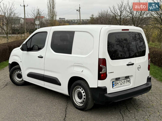 Белый Опель Комбо груз.-пасс., объемом двигателя 1.56 л и пробегом 198 тыс. км за 16999 $, фото 3 на Automoto.ua