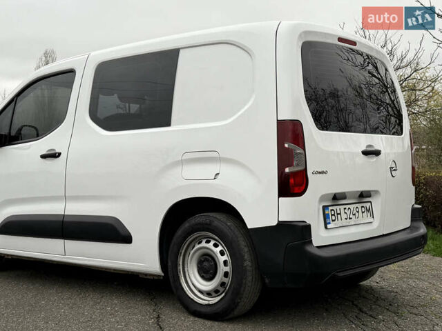 Белый Опель Комбо груз.-пасс., объемом двигателя 1.56 л и пробегом 198 тыс. км за 16999 $, фото 13 на Automoto.ua