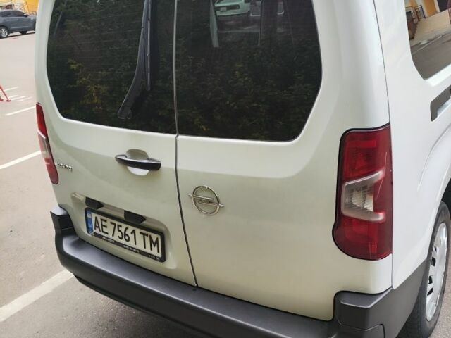 Белый Опель Комбо груз.-пасс., объемом двигателя 1.6 л и пробегом 170 тыс. км за 19000 $, фото 5 на Automoto.ua