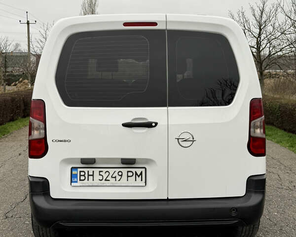 Белый Опель Комбо груз.-пасс., объемом двигателя 1.56 л и пробегом 198 тыс. км за 16999 $, фото 74 на Automoto.ua