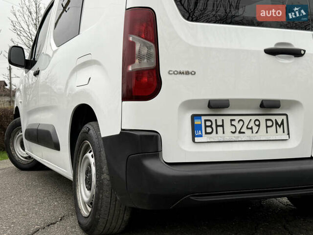 Белый Опель Комбо груз.-пасс., объемом двигателя 1.56 л и пробегом 198 тыс. км за 16999 $, фото 15 на Automoto.ua