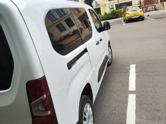 Белый Опель Комбо груз.-пасс., объемом двигателя 1.6 л и пробегом 170 тыс. км за 19000 $, фото 3 на Automoto.ua