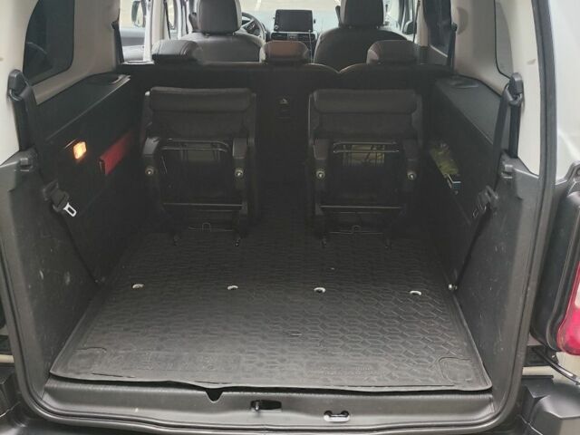 Белый Опель Комбо груз.-пасс., объемом двигателя 1.6 л и пробегом 170 тыс. км за 19000 $, фото 6 на Automoto.ua