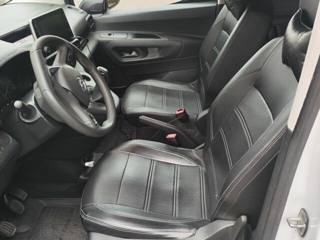 Белый Опель Комбо груз.-пасс., объемом двигателя 1.6 л и пробегом 170 тыс. км за 19000 $, фото 9 на Automoto.ua