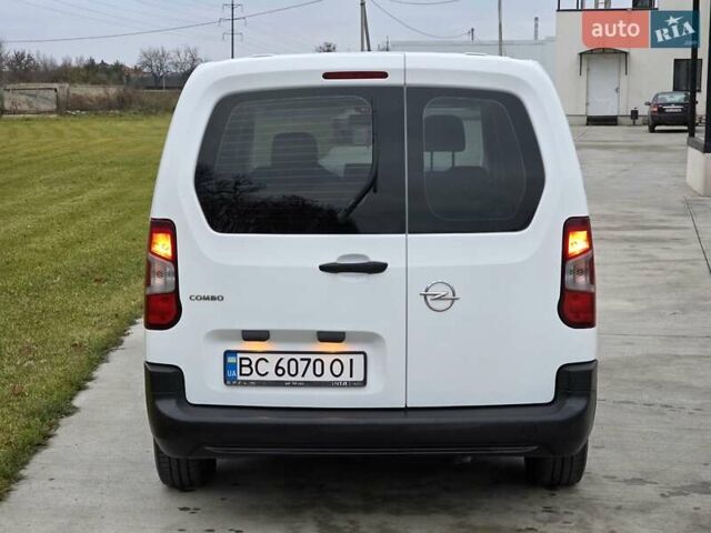 Белый Опель Комбо груз.-пасс., объемом двигателя 1.56 л и пробегом 160 тыс. км за 14800 $, фото 5 на Automoto.ua
