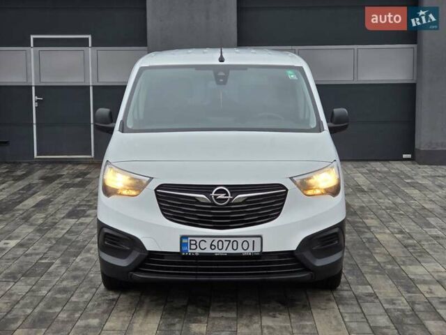 Белый Опель Комбо груз.-пасс., объемом двигателя 1.56 л и пробегом 160 тыс. км за 14800 $, фото 1 на Automoto.ua