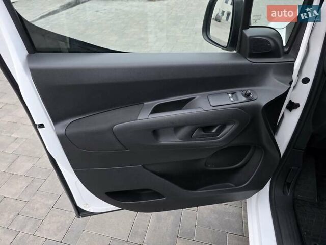 Белый Опель Комбо груз.-пасс., объемом двигателя 1.56 л и пробегом 160 тыс. км за 14800 $, фото 13 на Automoto.ua