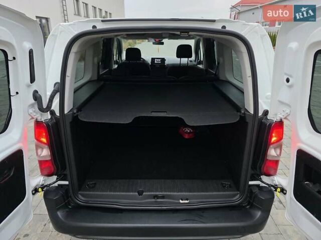 Белый Опель Комбо груз.-пасс., объемом двигателя 1.56 л и пробегом 160 тыс. км за 14800 $, фото 18 на Automoto.ua