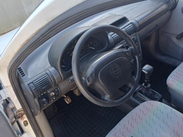 Білий Опель Комбо вант.-пас., об'ємом двигуна 1.4 л та пробігом 444 тис. км за 1100 $, фото 9 на Automoto.ua