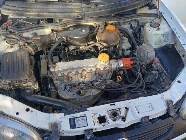 Білий Опель Комбо вант.-пас., об'ємом двигуна 1.4 л та пробігом 444 тис. км за 1100 $, фото 19 на Automoto.ua