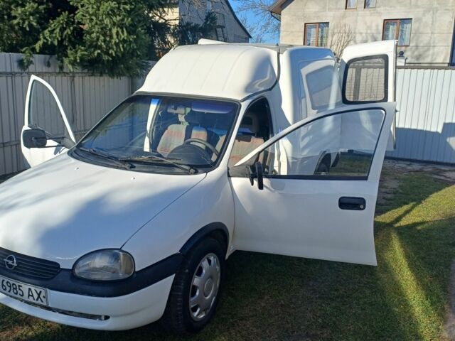 Білий Опель Комбо вант.-пас., об'ємом двигуна 1.4 л та пробігом 444 тис. км за 1100 $, фото 18 на Automoto.ua