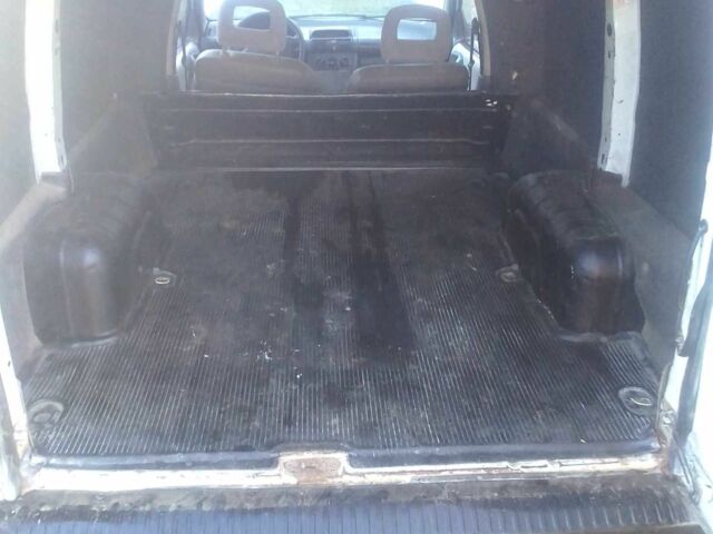 Білий Опель Комбо вант.-пас., об'ємом двигуна 1.4 л та пробігом 379 тис. км за 600 $, фото 10 на Automoto.ua