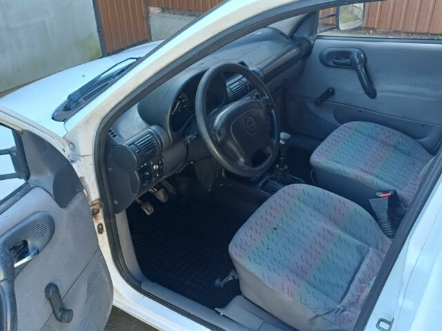 Білий Опель Комбо вант.-пас., об'ємом двигуна 1.4 л та пробігом 444 тис. км за 1100 $, фото 8 на Automoto.ua