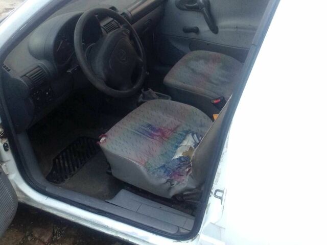 Білий Опель Комбо вант.-пас., об'ємом двигуна 1.4 л та пробігом 379 тис. км за 600 $, фото 7 на Automoto.ua