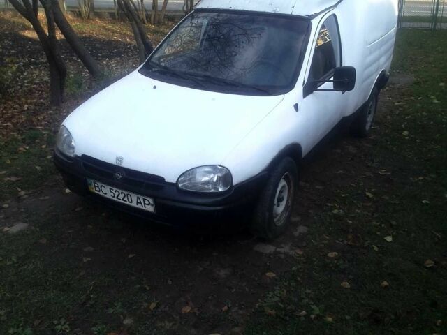 Білий Опель Комбо вант.-пас., об'ємом двигуна 1.4 л та пробігом 379 тис. км за 600 $, фото 1 на Automoto.ua