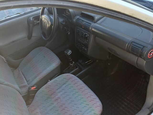 Білий Опель Комбо вант.-пас., об'ємом двигуна 1.4 л та пробігом 444 тис. км за 1100 $, фото 11 на Automoto.ua