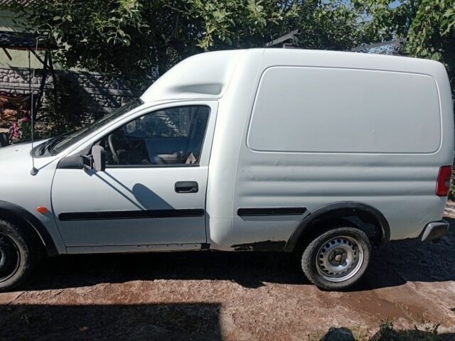 Белый Опель Комбо груз.-пасс., объемом двигателя 1.4 л и пробегом 280 тыс. км за 1600 $, фото 5 на Automoto.ua