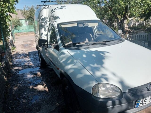 Белый Опель Комбо груз.-пасс., объемом двигателя 1.4 л и пробегом 280 тыс. км за 1600 $, фото 1 на Automoto.ua