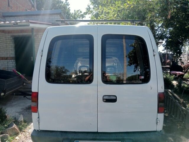 Белый Опель Комбо груз.-пасс., объемом двигателя 1.4 л и пробегом 280 тыс. км за 1600 $, фото 2 на Automoto.ua