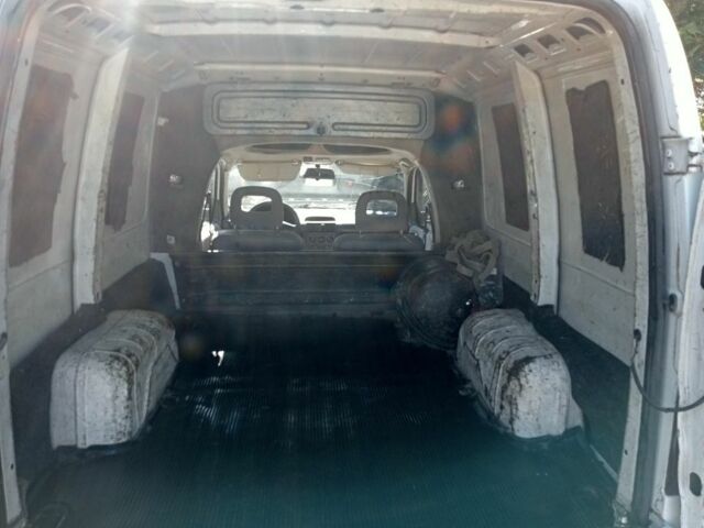 Белый Опель Комбо груз.-пасс., объемом двигателя 1.4 л и пробегом 280 тыс. км за 1600 $, фото 6 на Automoto.ua