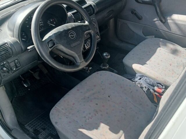 Белый Опель Комбо груз.-пасс., объемом двигателя 1.4 л и пробегом 280 тыс. км за 1600 $, фото 8 на Automoto.ua