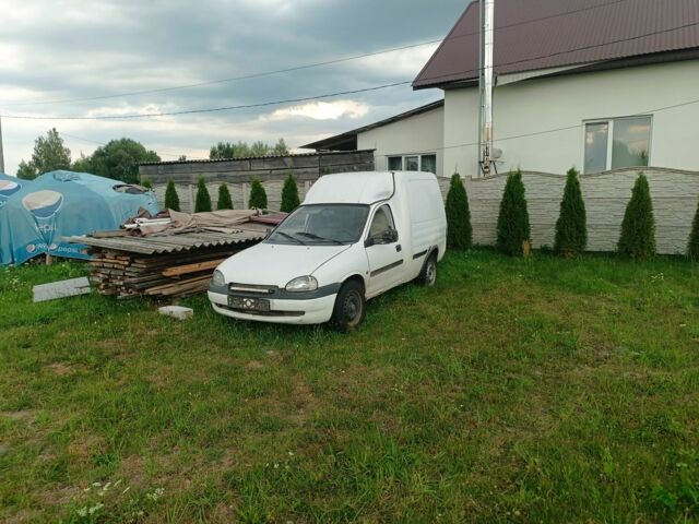 Белый Опель Комбо груз.-пасс., объемом двигателя 0 л и пробегом 300 тыс. км за 900 $, фото 1 на Automoto.ua