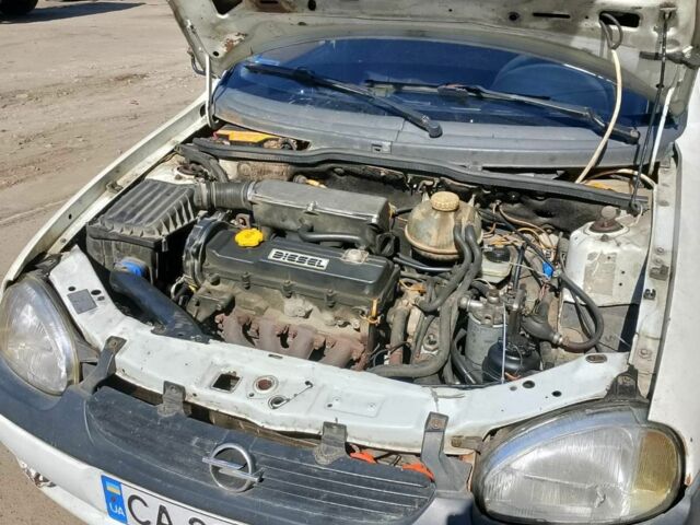 Белый Опель Комбо груз.-пасс., объемом двигателя 1.7 л и пробегом 1000 тыс. км за 1800 $, фото 2 на Automoto.ua