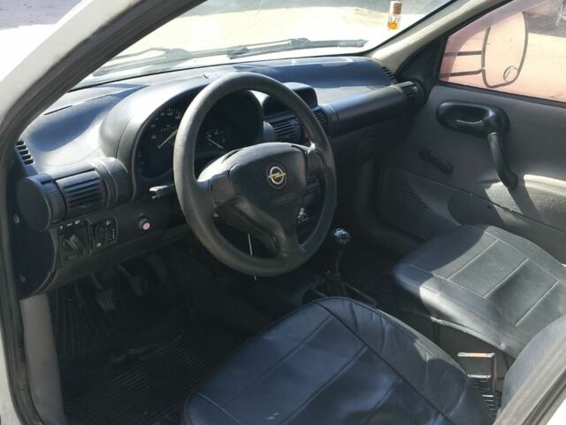 Белый Опель Комбо груз.-пасс., объемом двигателя 1.7 л и пробегом 1000 тыс. км за 1800 $, фото 4 на Automoto.ua