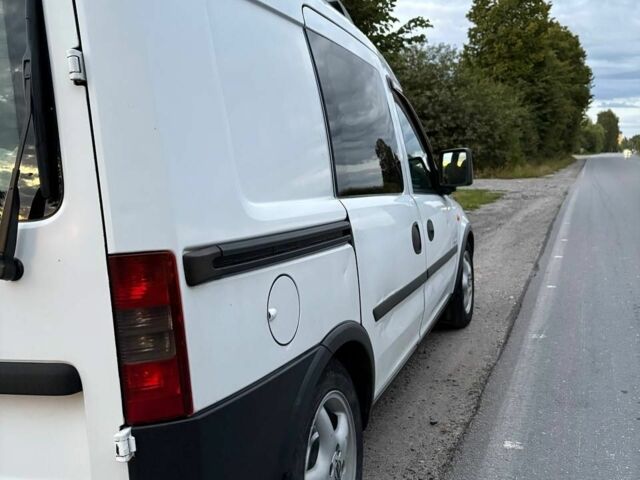 Белый Опель Комбо груз.-пасс., объемом двигателя 1.7 л и пробегом 490 тыс. км за 3500 $, фото 3 на Automoto.ua