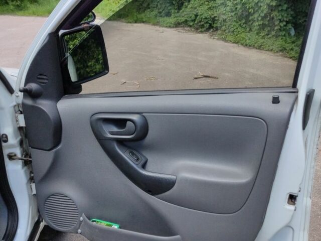 Білий Опель Комбо вант.-пас., об'ємом двигуна 1.7 л та пробігом 190 тис. км за 3800 $, фото 10 на Automoto.ua