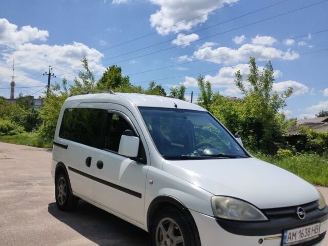 Білий Опель Комбо вант.-пас., об'ємом двигуна 1.7 л та пробігом 190 тис. км за 3800 $, фото 1 на Automoto.ua