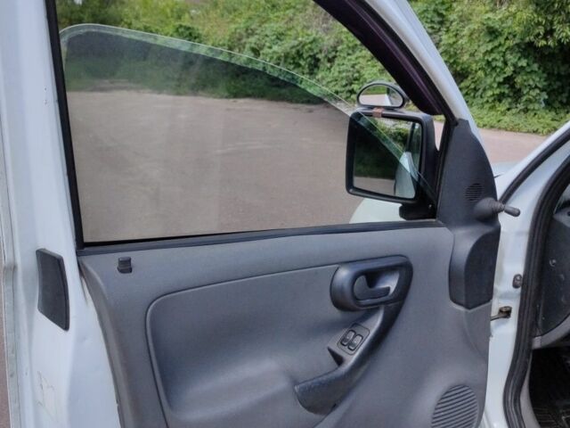 Білий Опель Комбо вант.-пас., об'ємом двигуна 1.7 л та пробігом 190 тис. км за 3800 $, фото 9 на Automoto.ua