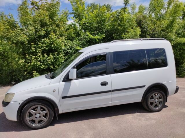 Білий Опель Комбо вант.-пас., об'ємом двигуна 1.7 л та пробігом 190 тис. км за 3800 $, фото 4 на Automoto.ua