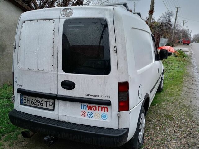 Белый Опель Комбо груз.-пасс., объемом двигателя 1.2 л и пробегом 300 тыс. км за 2500 $, фото 2 на Automoto.ua