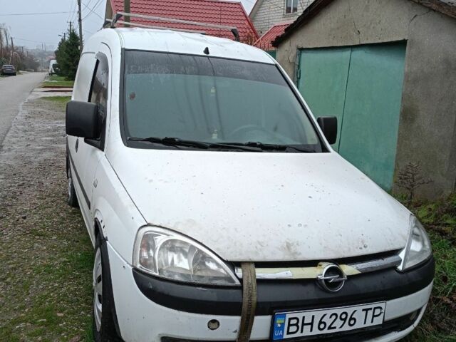 Белый Опель Комбо груз.-пасс., объемом двигателя 1.2 л и пробегом 300 тыс. км за 2500 $, фото 1 на Automoto.ua