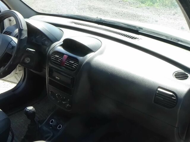 Білий Опель Комбо вант.-пас., об'ємом двигуна 1.4 л та пробігом 250 тис. км за 2600 $, фото 6 на Automoto.ua