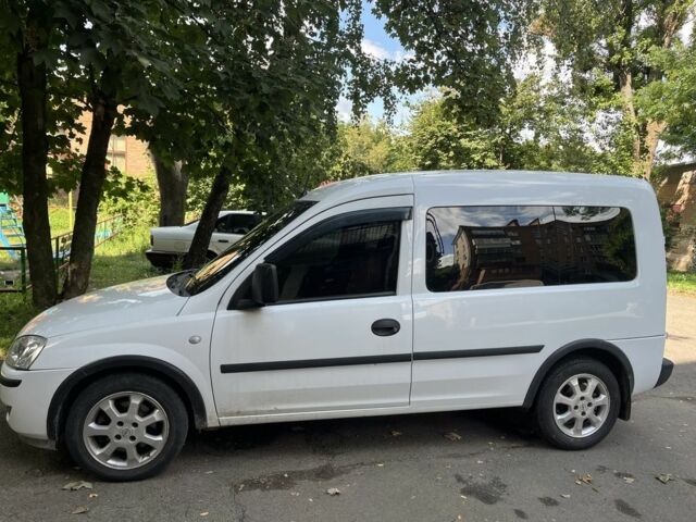 Белый Опель Комбо груз.-пасс., объемом двигателя 1.2 л и пробегом 1000 тыс. км за 4800 $, фото 1 на Automoto.ua